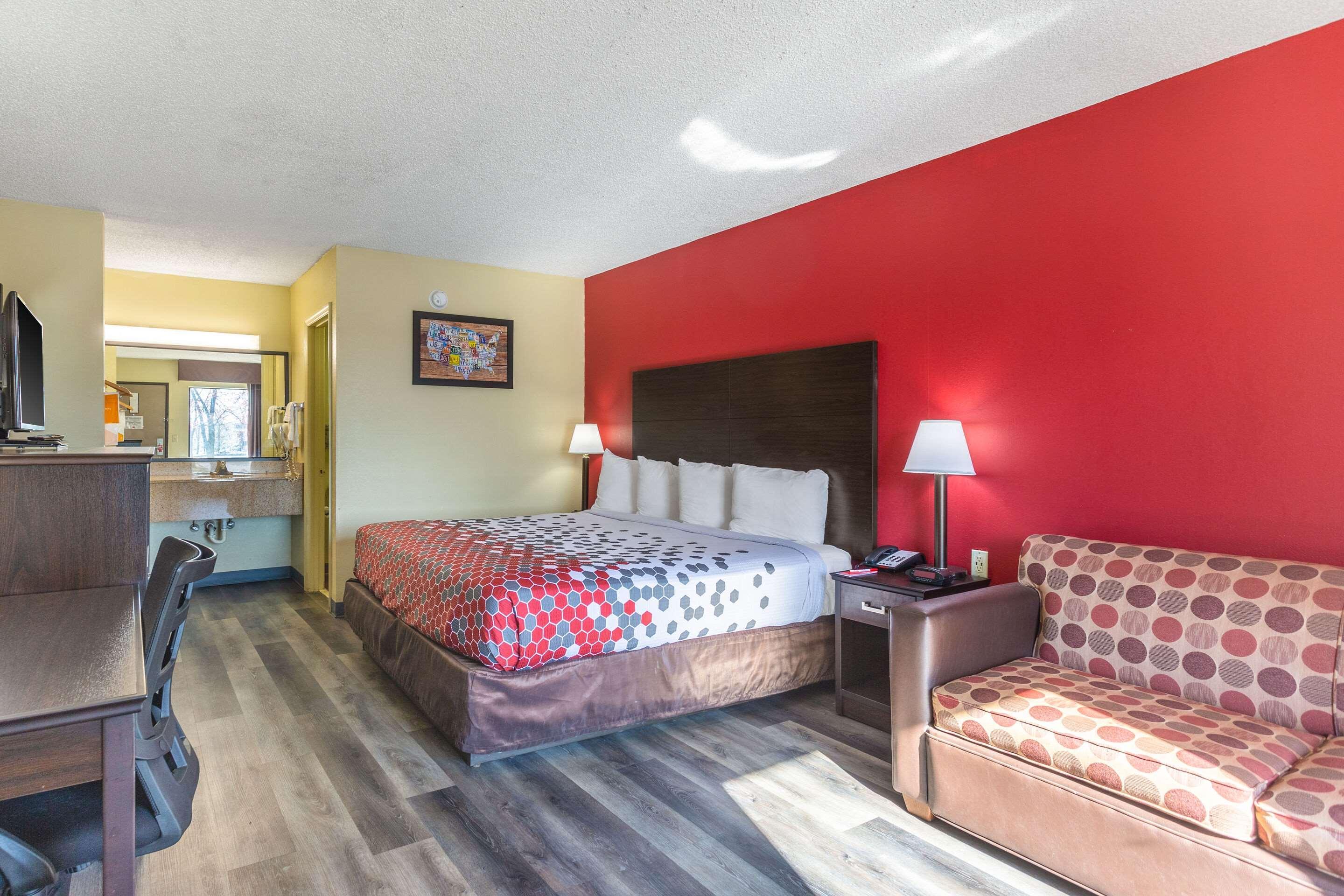 Econo Lodge & Suites Clarksville Exterior photo