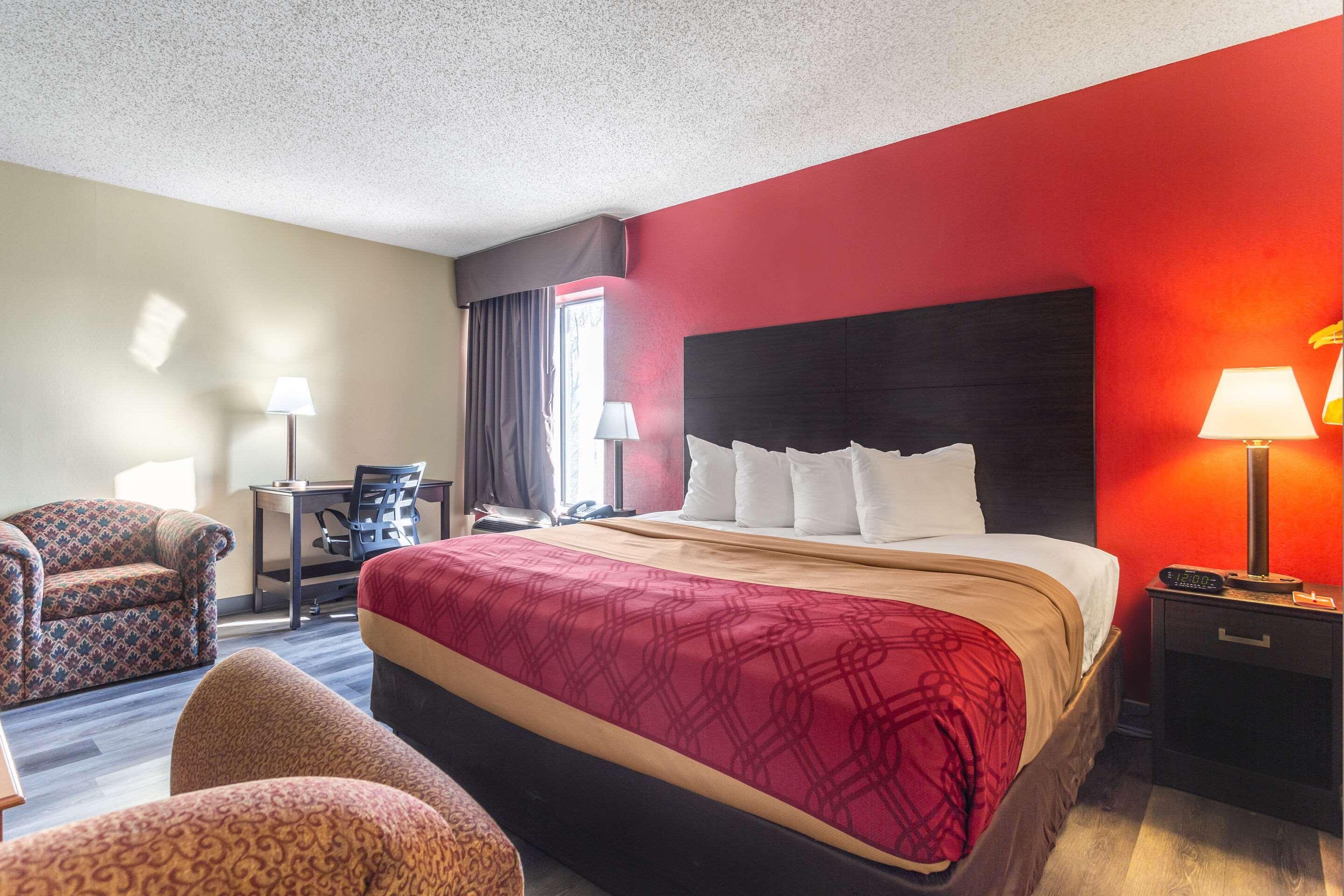 Econo Lodge & Suites Clarksville Exterior photo