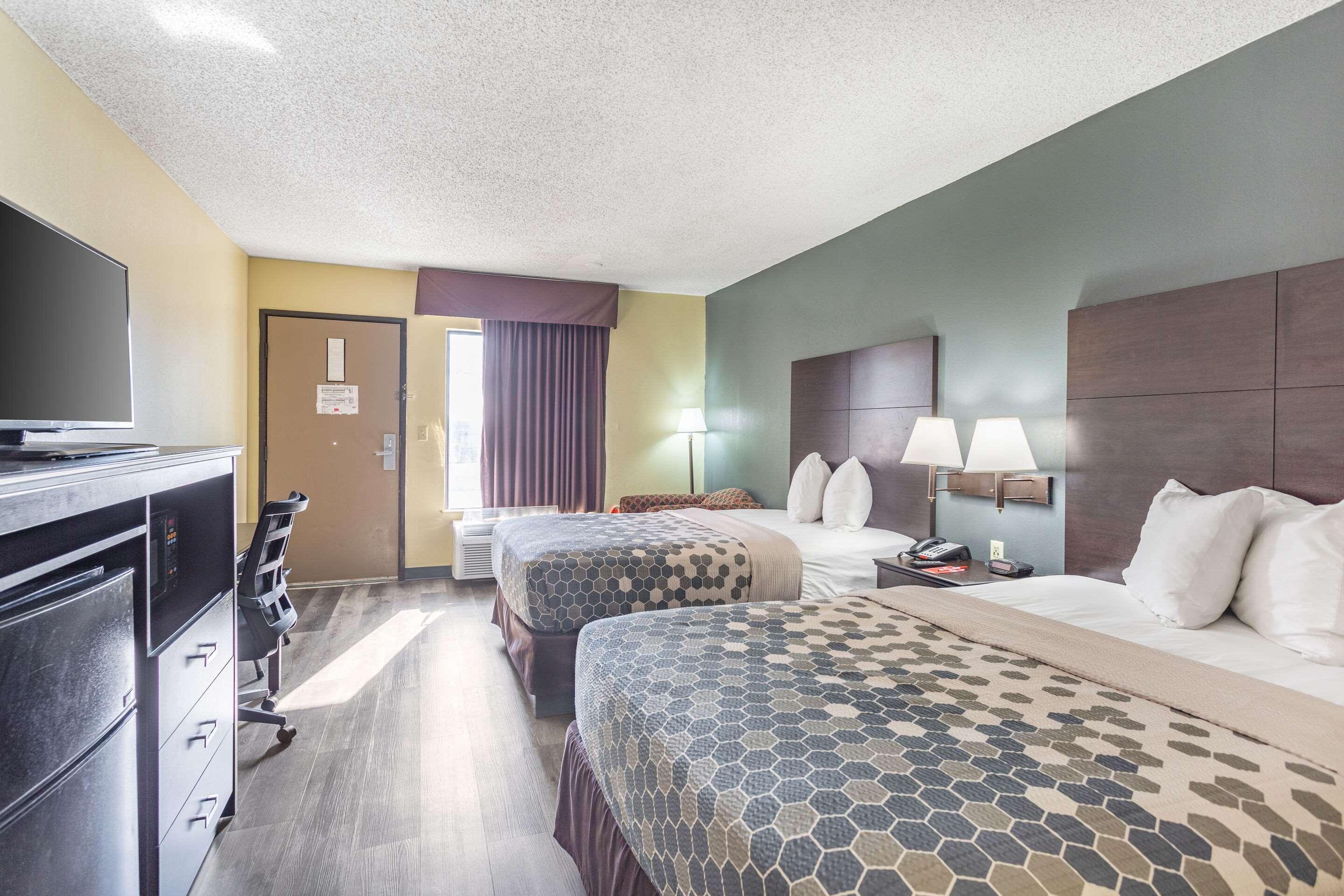 Econo Lodge & Suites Clarksville Exterior photo